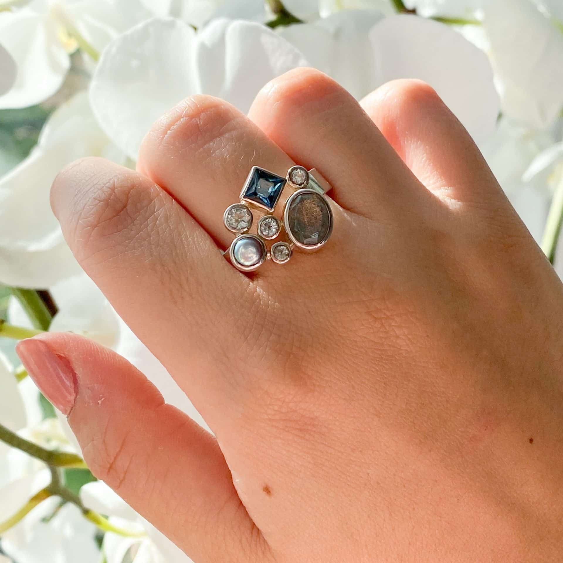 Bague Labradorite, Topaze bleue, Topaze blanche et Perle d'eau douce