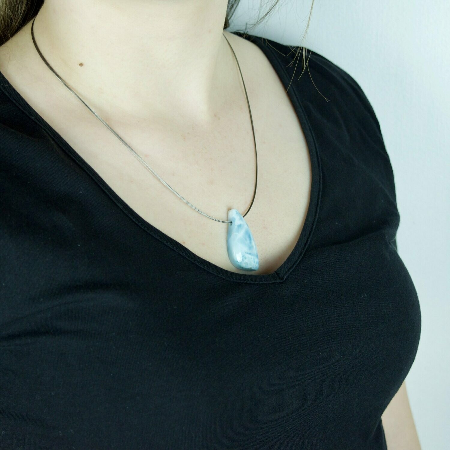 Collier avec cabochon en Larimar forme libre