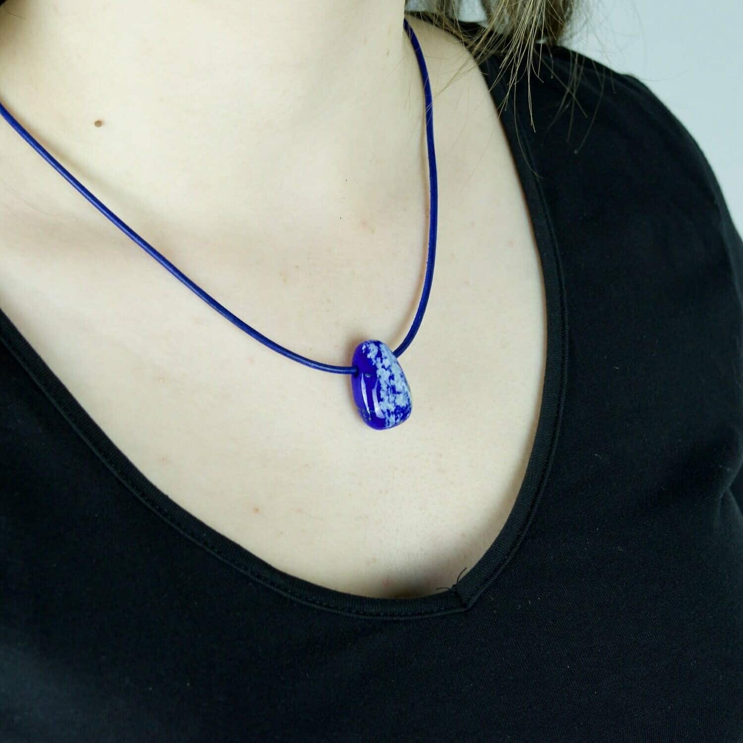 Collier avec cabochon en Lapis Lazuli