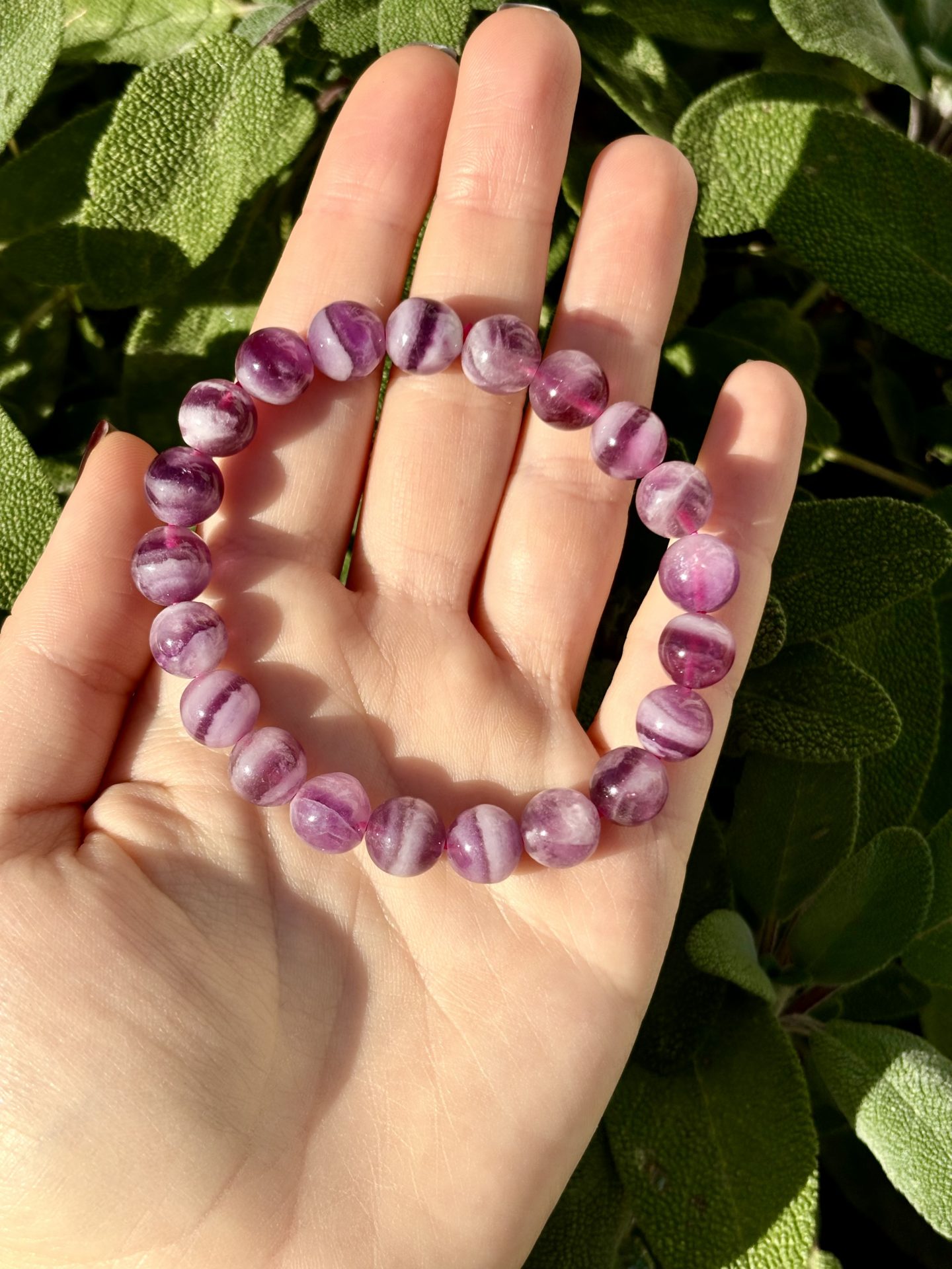 Bracelet Sphères Fluorine Violette Rubanée AA – Image 6