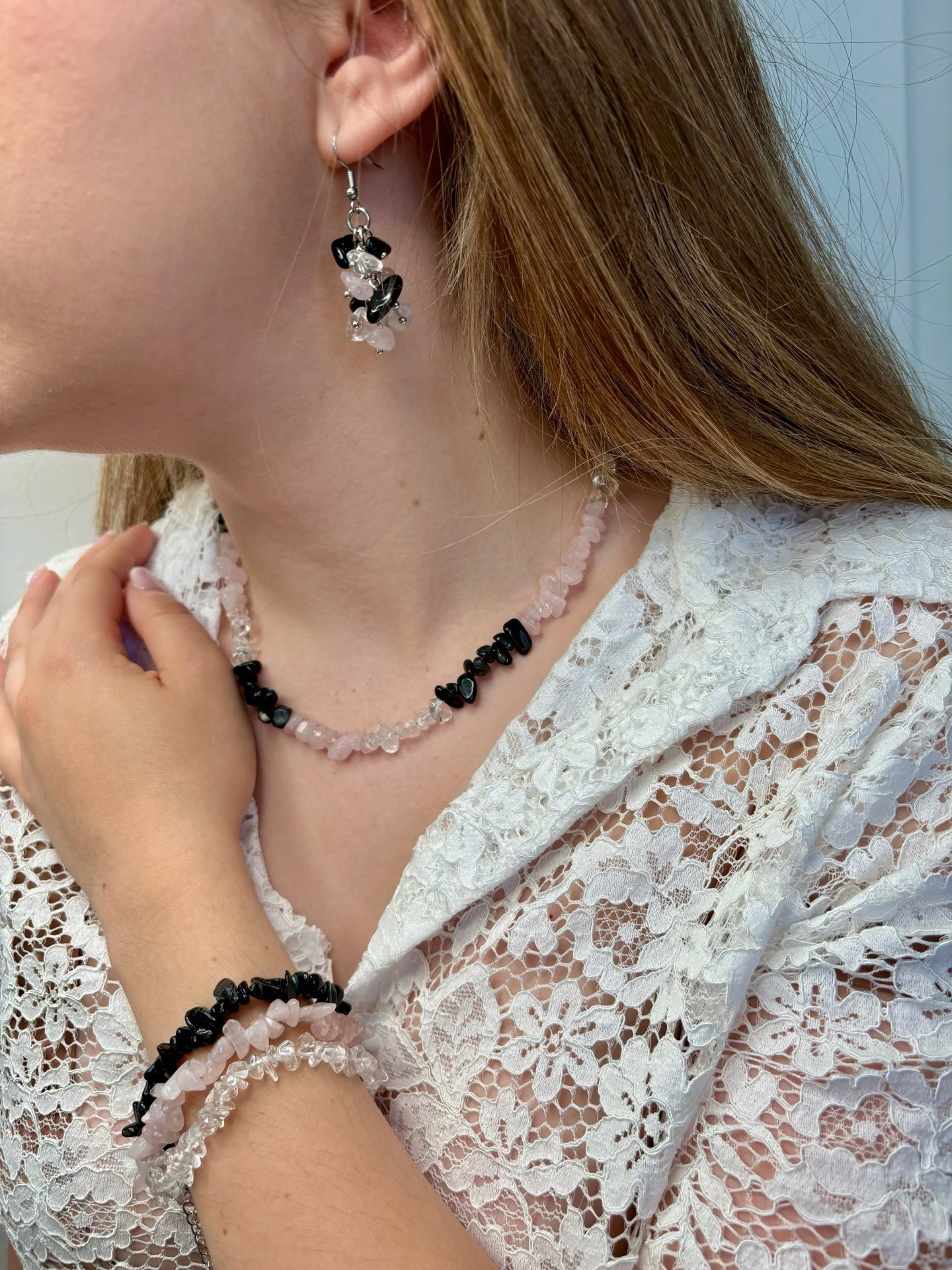 Parure Amour, Clarté & Protection en Quartz Rose, Tourmaline, Cristal de Roche – Collection Trio Éthéré