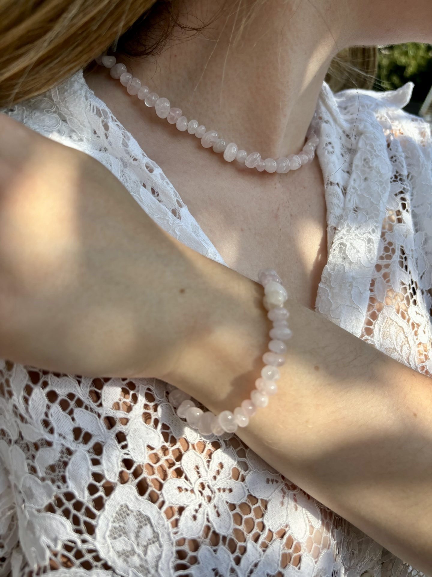 Parure Amour en Quartz Rose – Collection Galets Uniques
