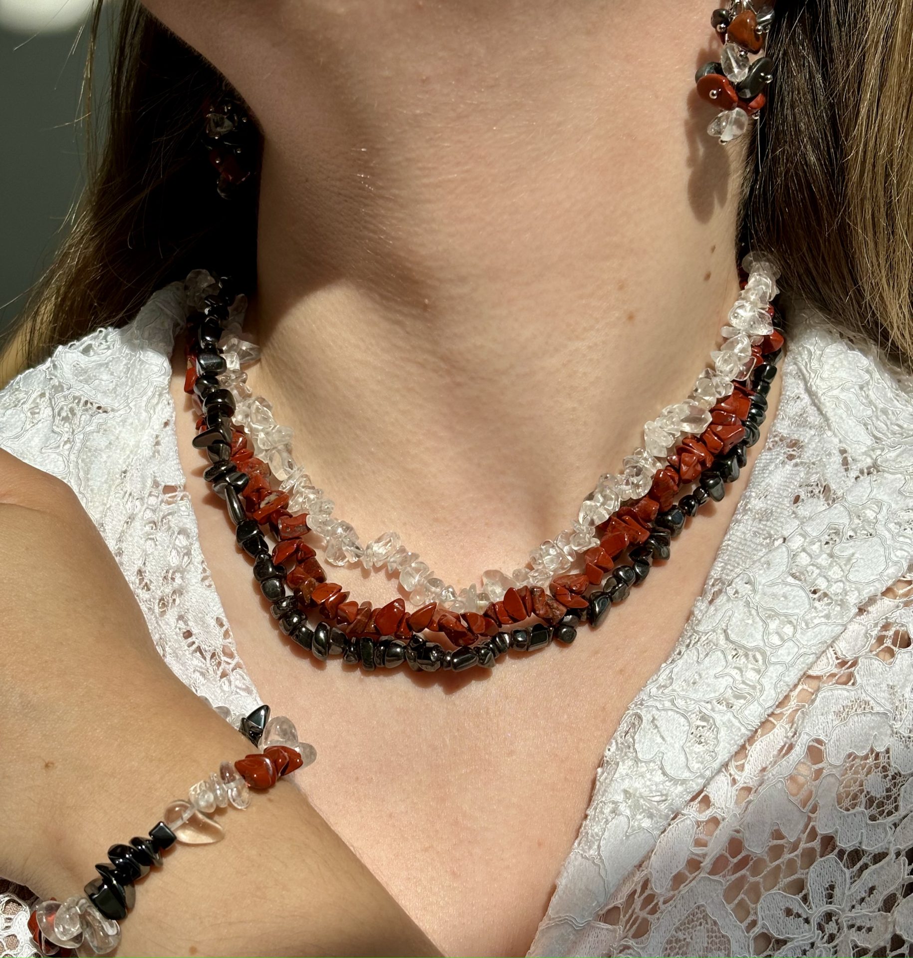Parure Force & Énergie en Hématite, Jaspe Rouge, Cristal de Roche – Collection Trio Éthéré