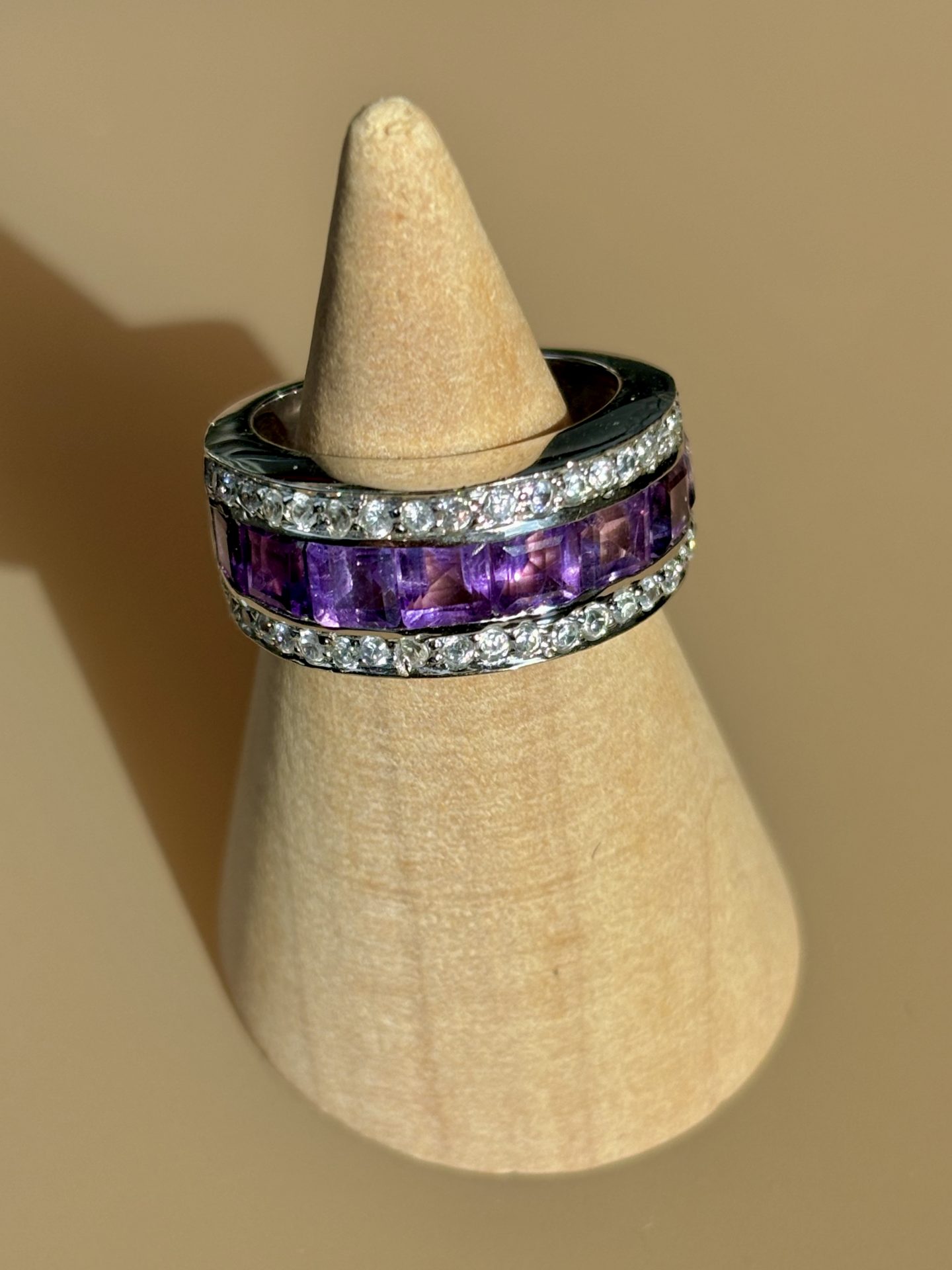 Bague Jonc ornée de 8 Améthystes forme Princesse Argent 925