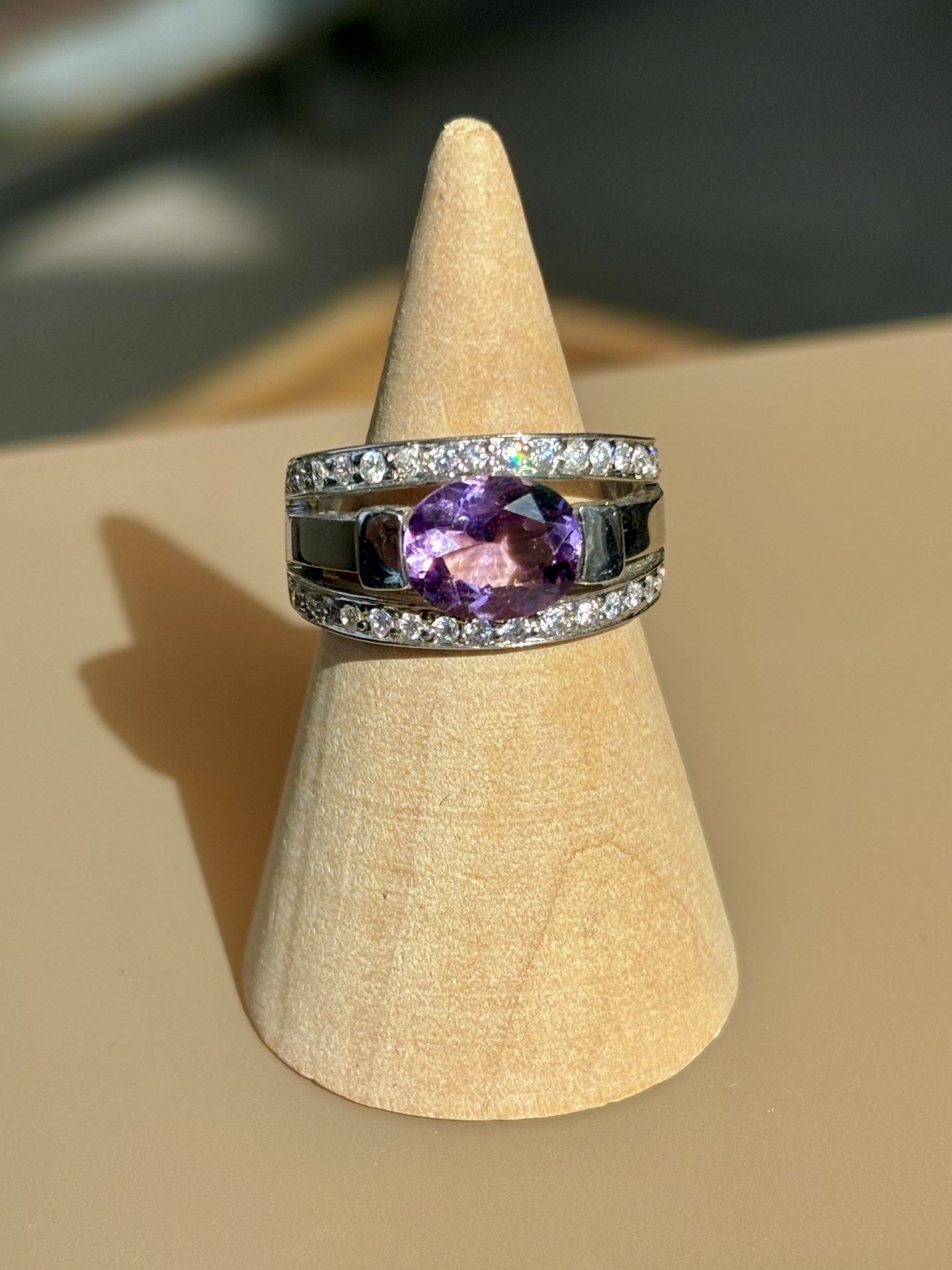Bague Jonc triple orné d'une Améthyste facettée forme ovale Argent 925