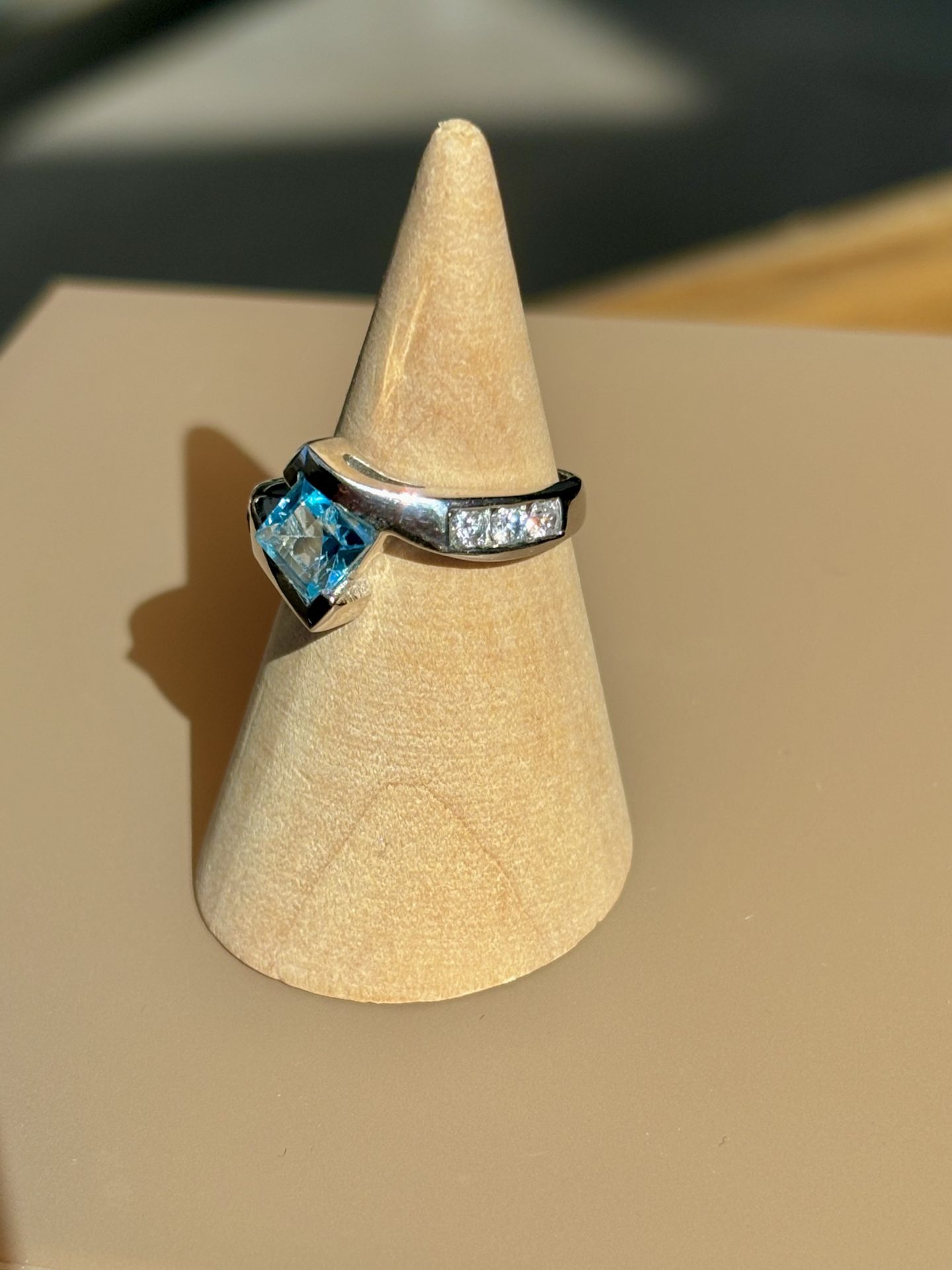 Bague asymétrique Topaze bleue forme Princesse Argent 925 – Image 6