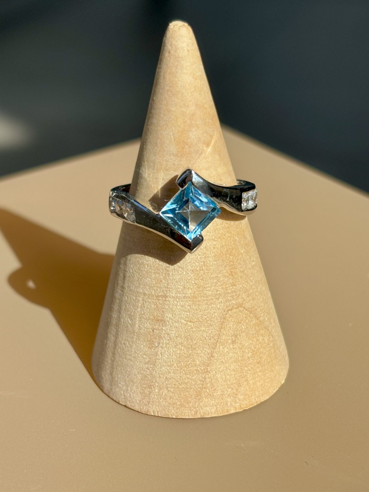 Bague asymétrique Topaze bleue forme Princesse Argent 925 – Image 7