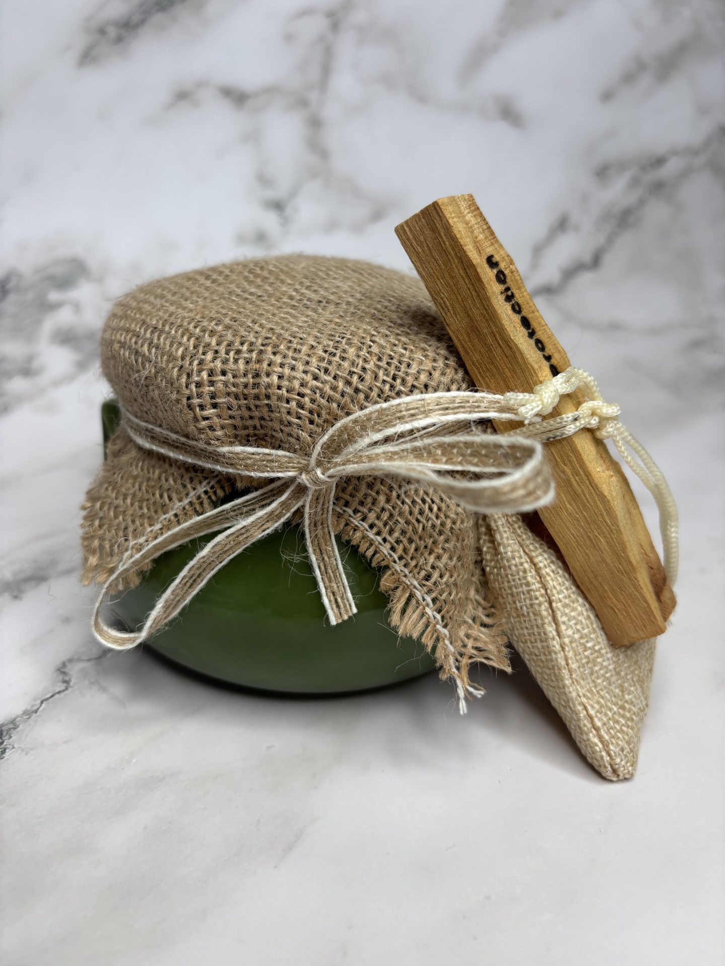 La Veilleuse — Bougie artisanale de Protection & d’Intuition — Les Marmites de l’Alchimiste