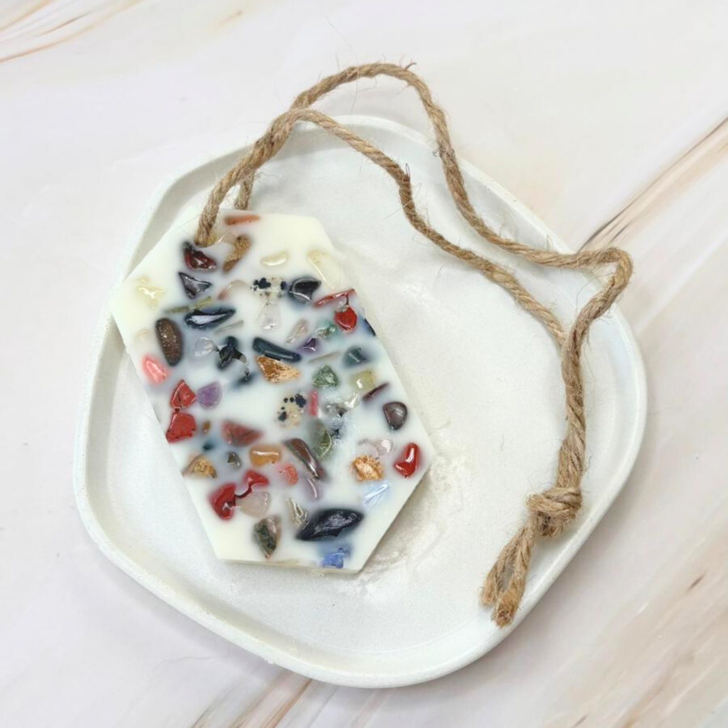 Suspension en Cire Parfumée Naturelle avec Éclats de Pierres — Création Artisanale – Image 13