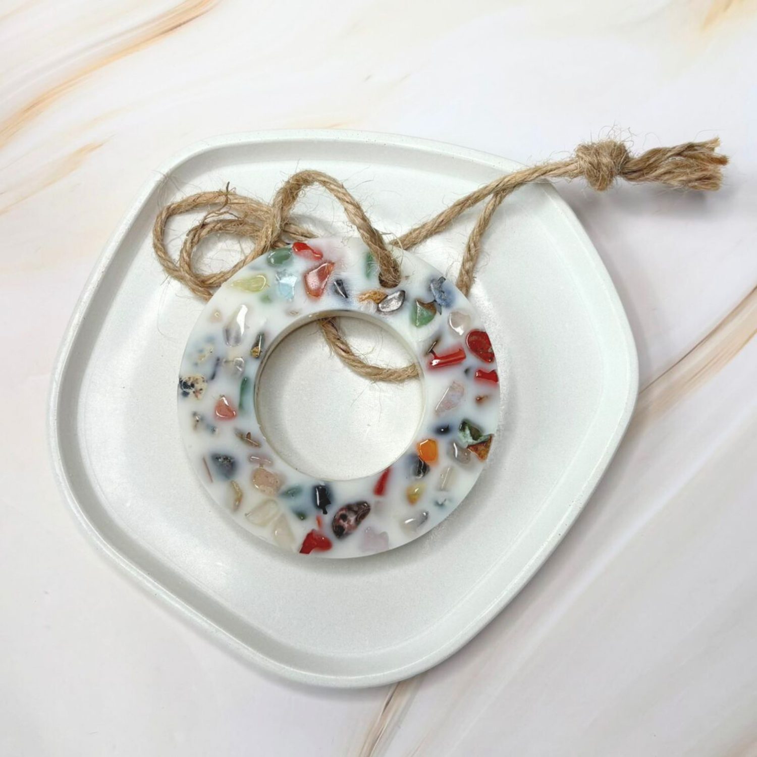 Suspension en Cire Parfumée Naturelle avec Éclats de Pierres — Création Artisanale – Image 5