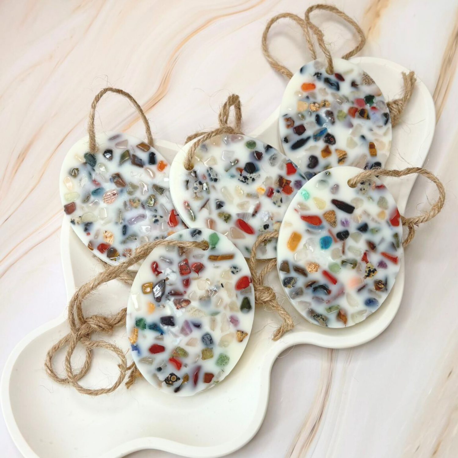 Suspension en Cire Parfumée Naturelle avec Éclats de Pierres — Création Artisanale – Image 8