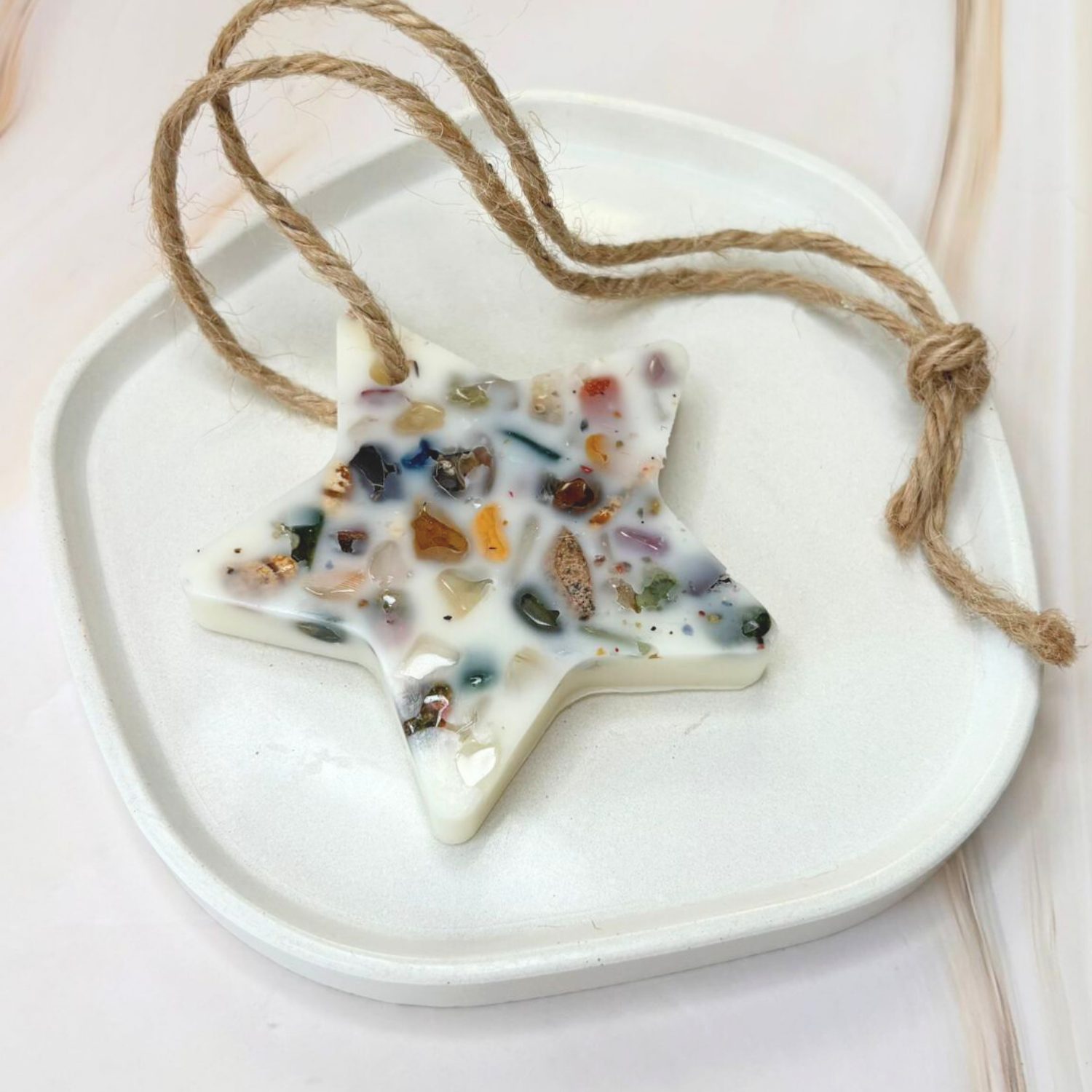 Suspension en Cire Parfumée Naturelle avec Éclats de Pierres — Création Artisanale – Image 9