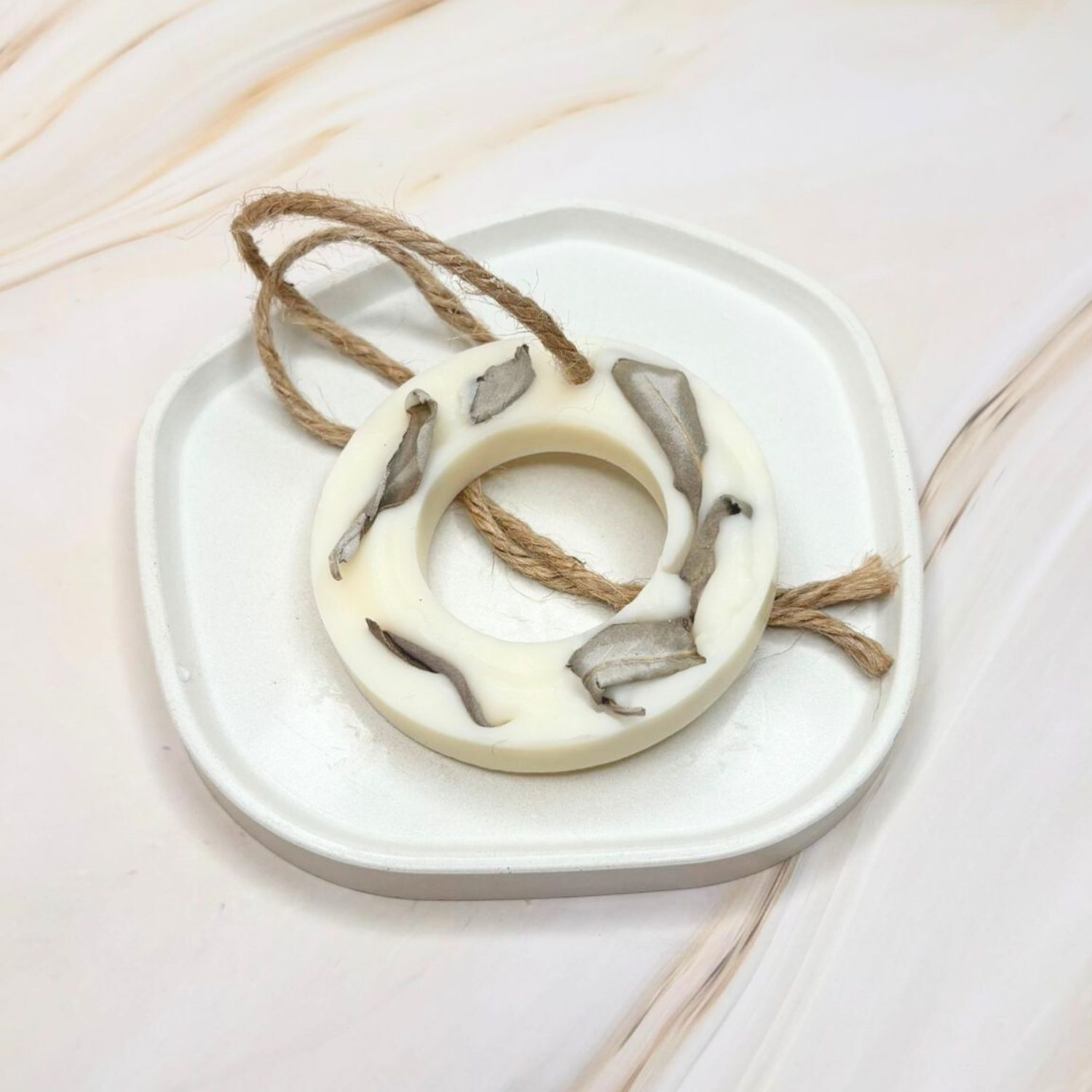 Suspension en Cire Parfumée Naturelle avec Feuilles de Sauge — Création Artisanale – Image 9