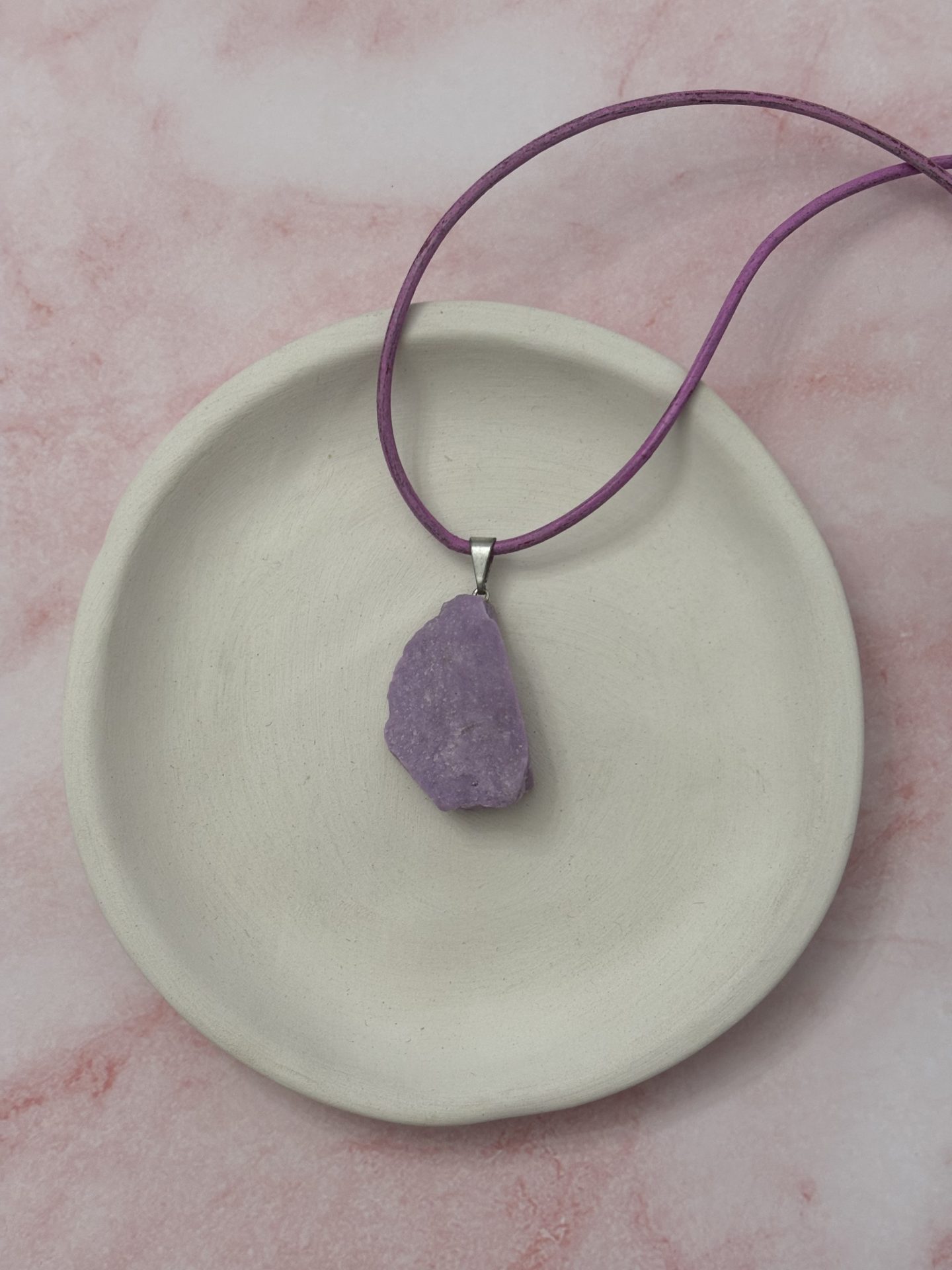 Collier Phosphosidérite Brute AA sur Cuir Véritable - Capsule Noël (Edition Limitée)