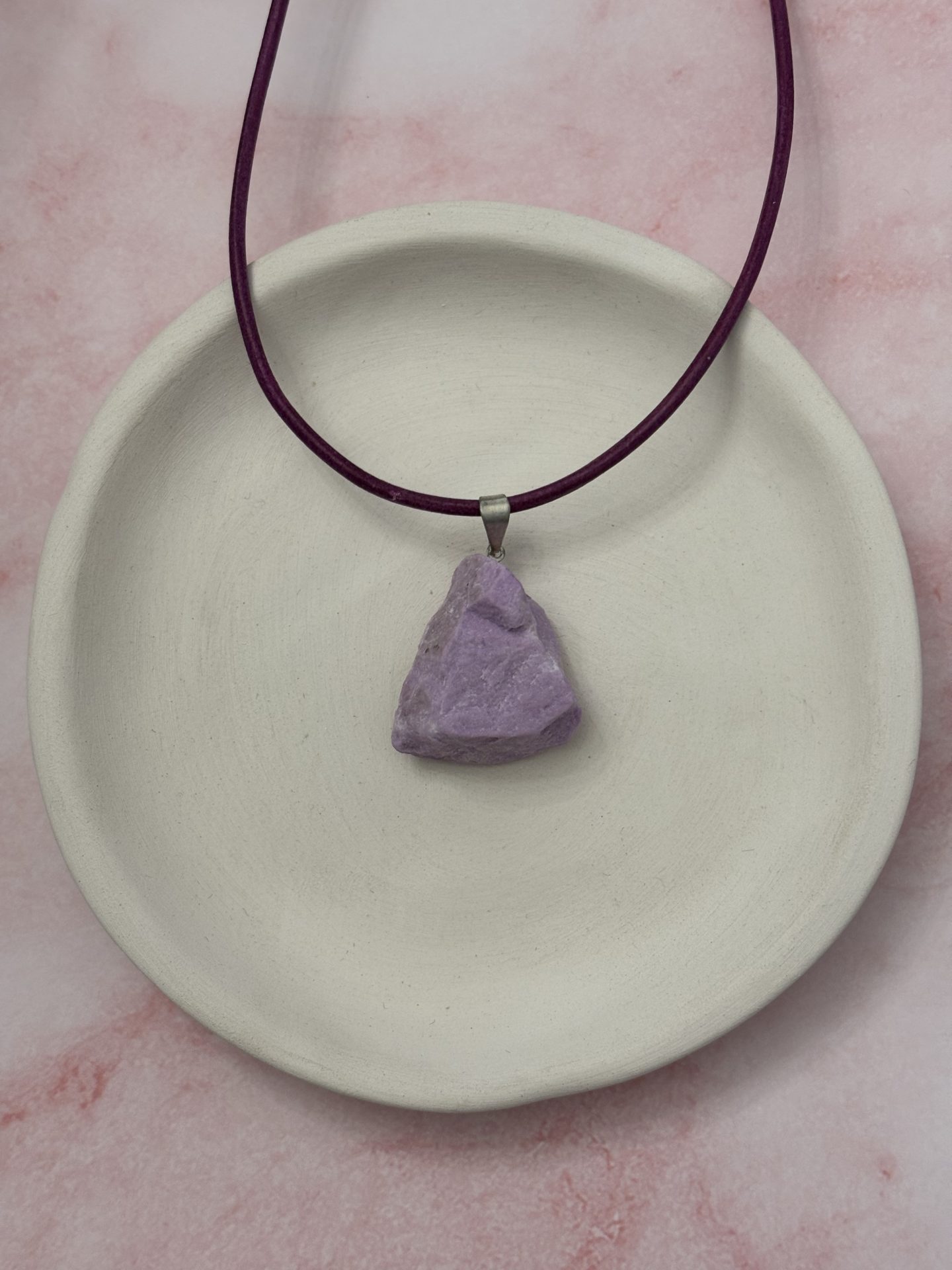 Collier Phosphosidérite Brute AA sur Cuir Véritable - Capsule Noël (Edition Limitée) – Image 7