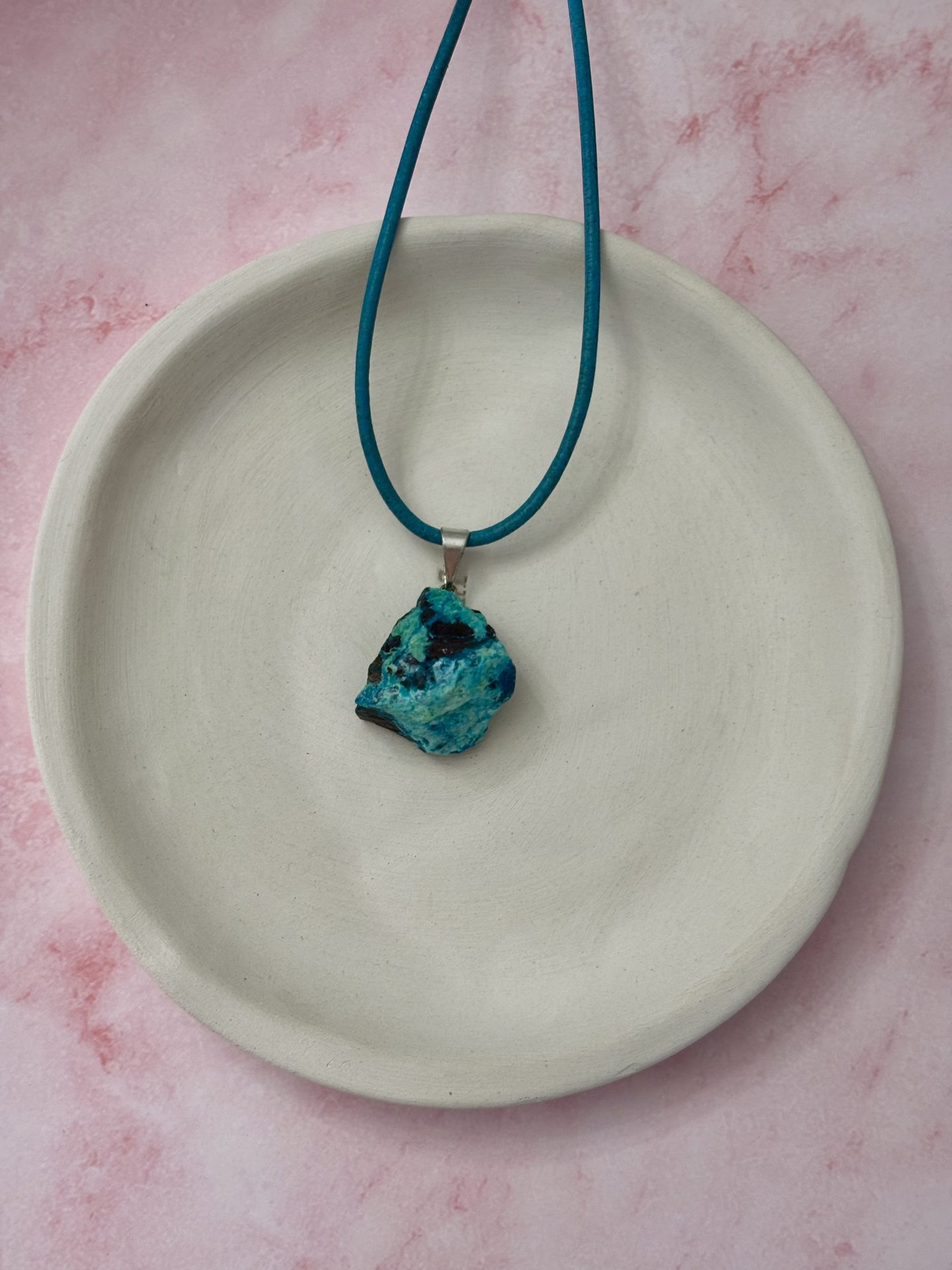 Collier Chrysocolle Brute du Pérou AA sur Cuir Véritable - Capsule Noël (Édition Limitée) – Image 4