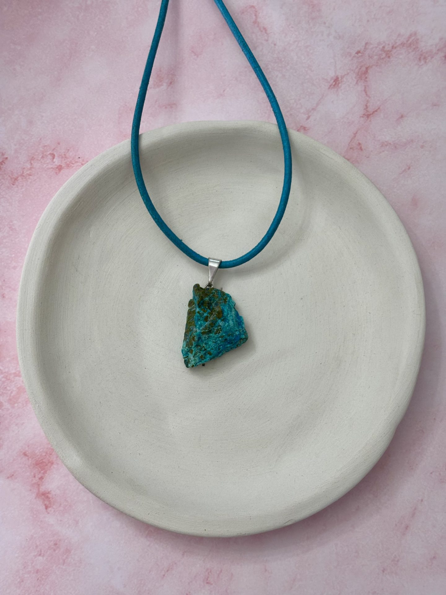 Collier Chrysocolle Brute du Pérou AA sur Cuir Véritable - Capsule Noël (Édition Limitée) – Image 5