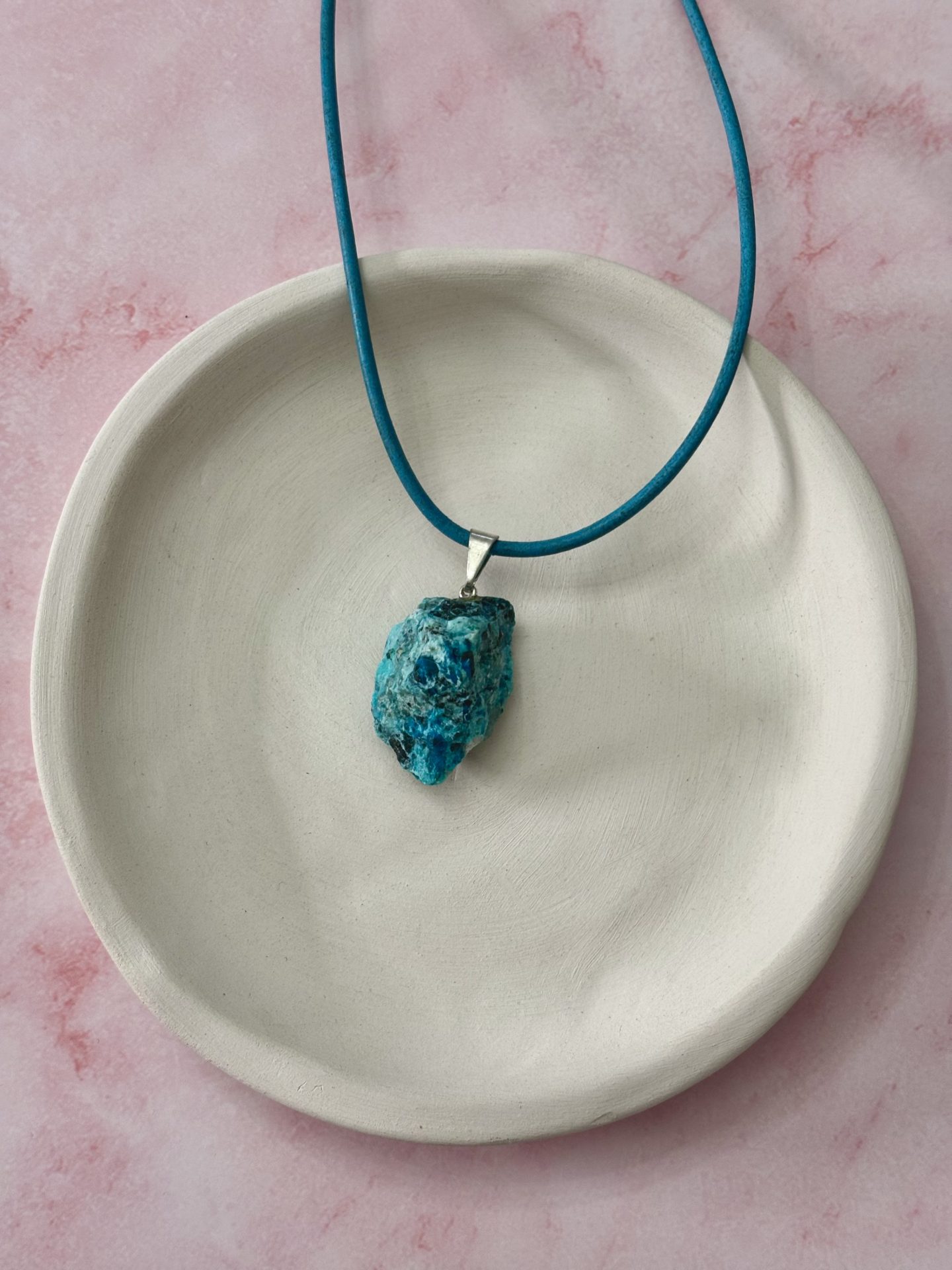 Collier Chrysocolle Brute du Pérou AA sur Cuir Véritable - Capsule Noël (Édition Limitée) – Image 9