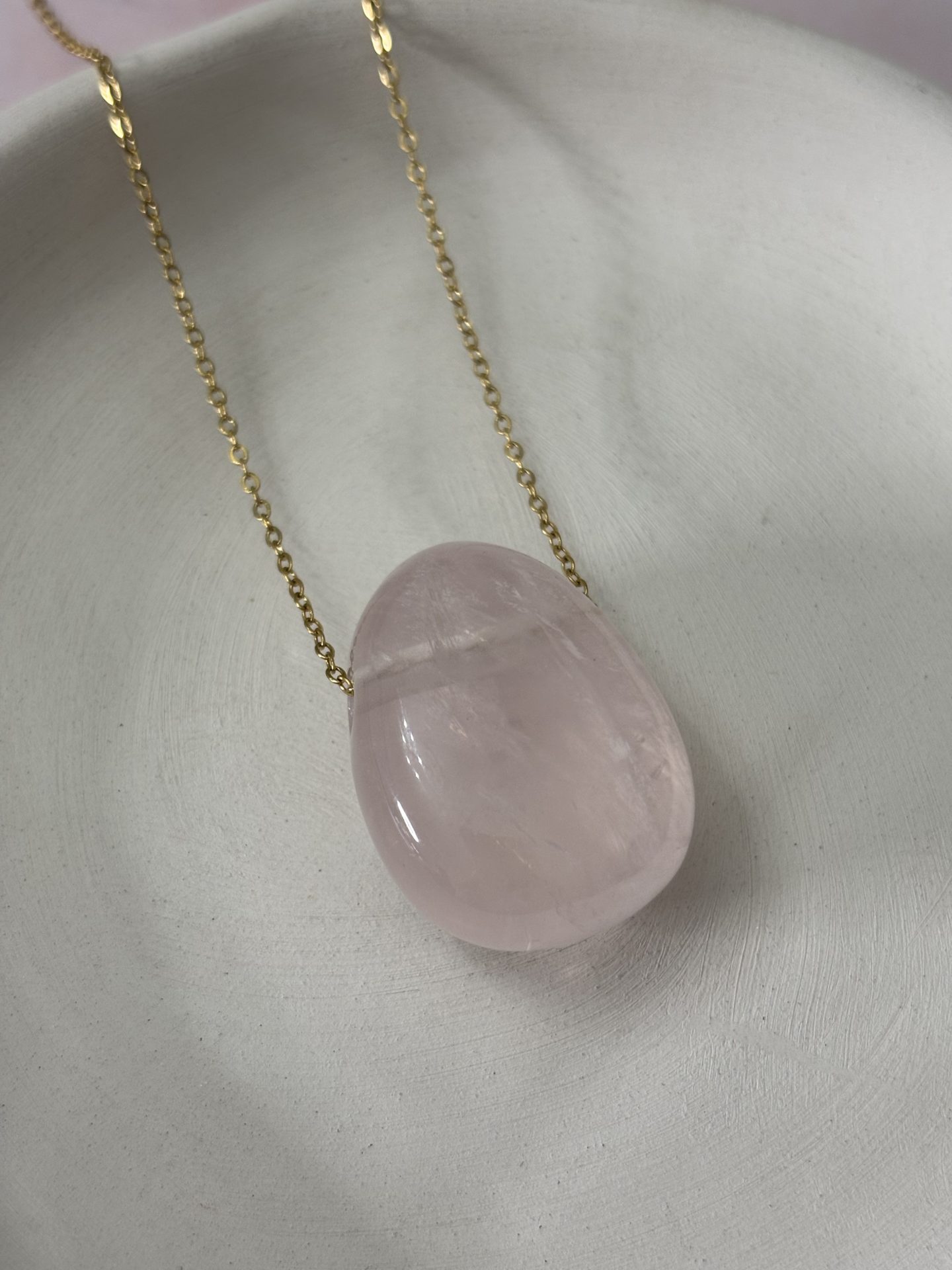Collier Cabochon Quartz Rose du Brésil AA - Capsule Noël (Édition Limitée) – Image 4