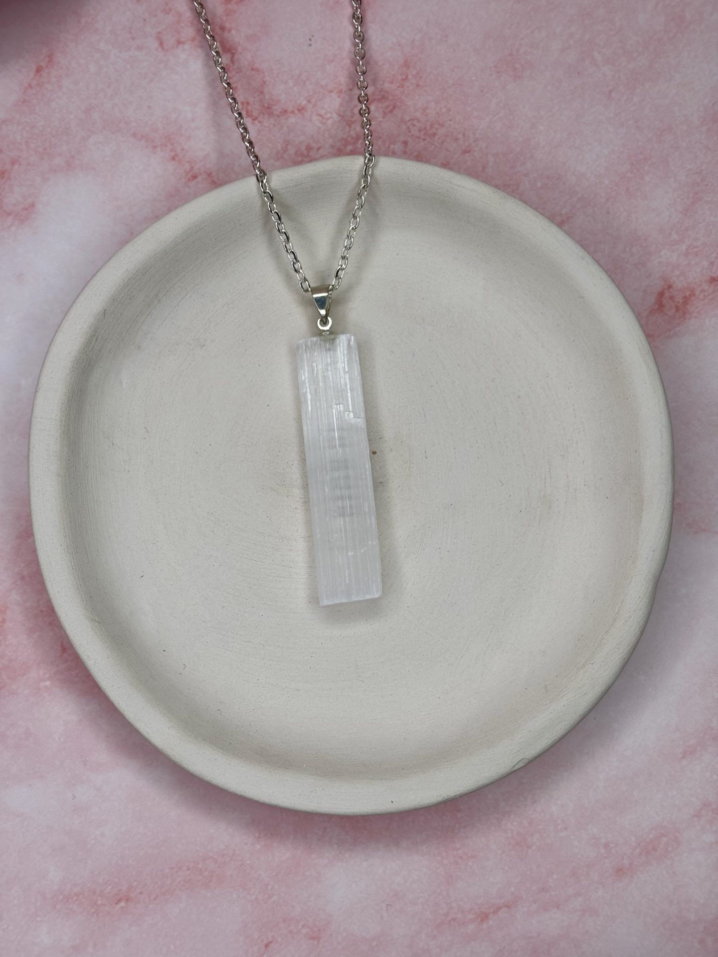 Collier Sélénite Brute du Maroc AA - Capsule Noël (Édition Limitée) – Image 8