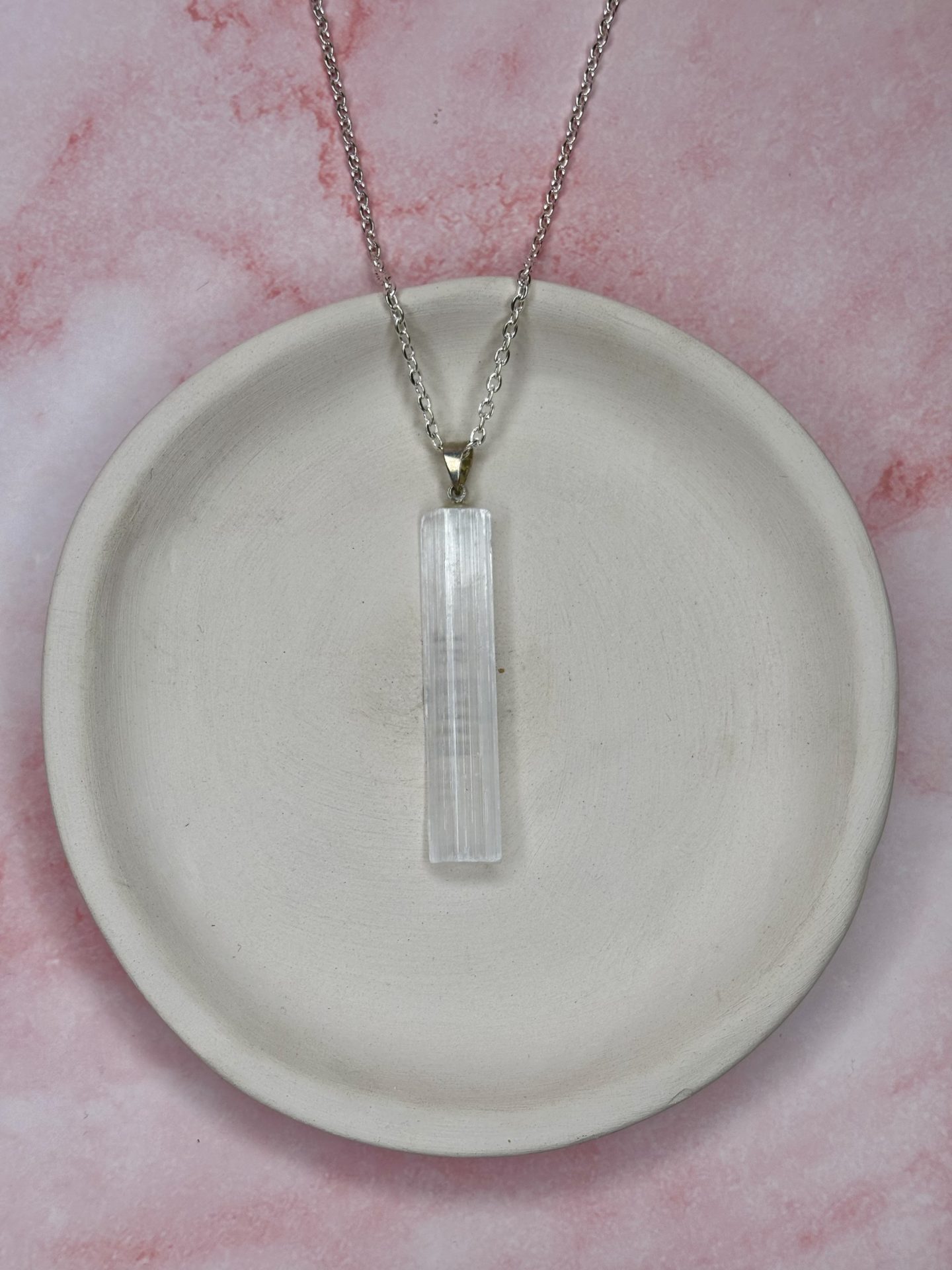 Collier Sélénite Brute du Maroc AA - Capsule Noël (Édition Limitée) – Image 10