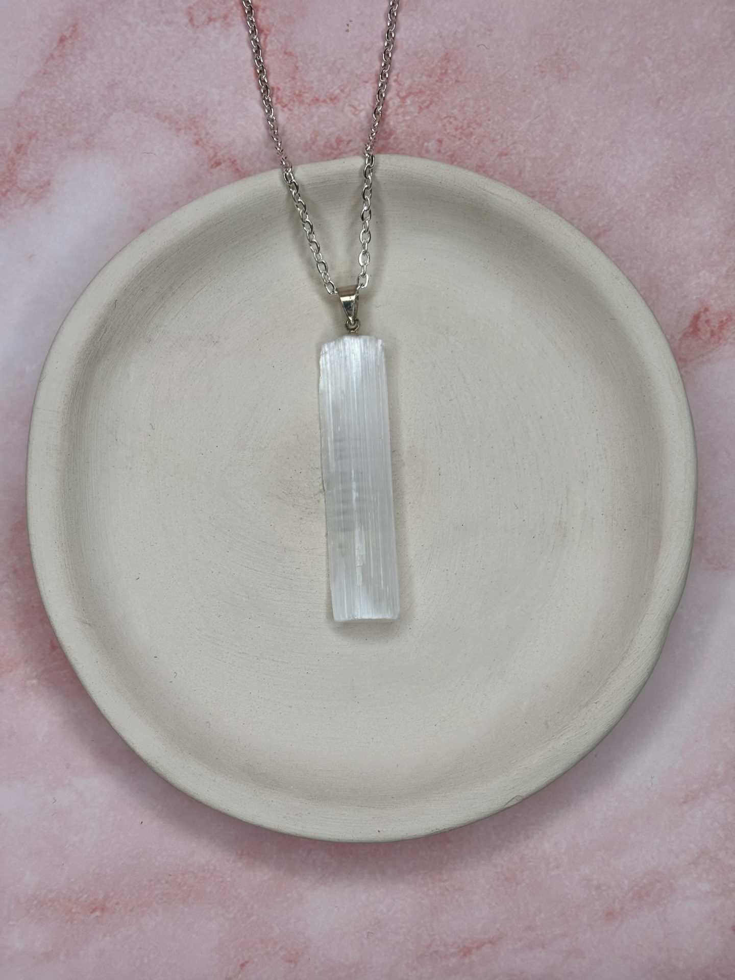 Collier Sélénite Brute du Maroc AA - Capsule Noël (Édition Limitée) – Image 12