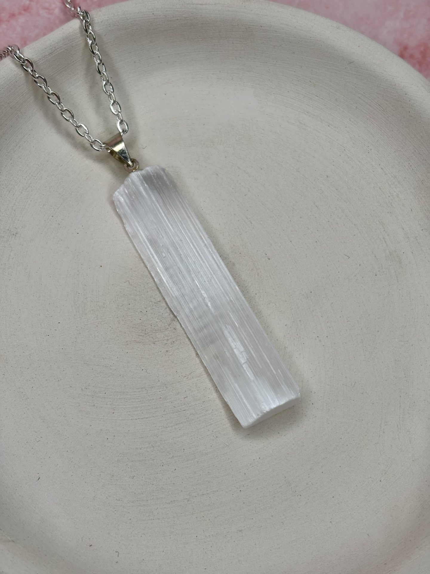 Collier Sélénite Brute du Maroc AA - Capsule Noël (Édition Limitée) – Image 13